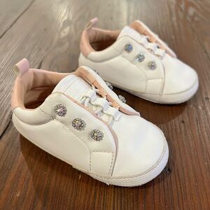 Kurt Geiger London Baby Rhinestone Embellished Sneaker Crib Shoes (Infant) (4)